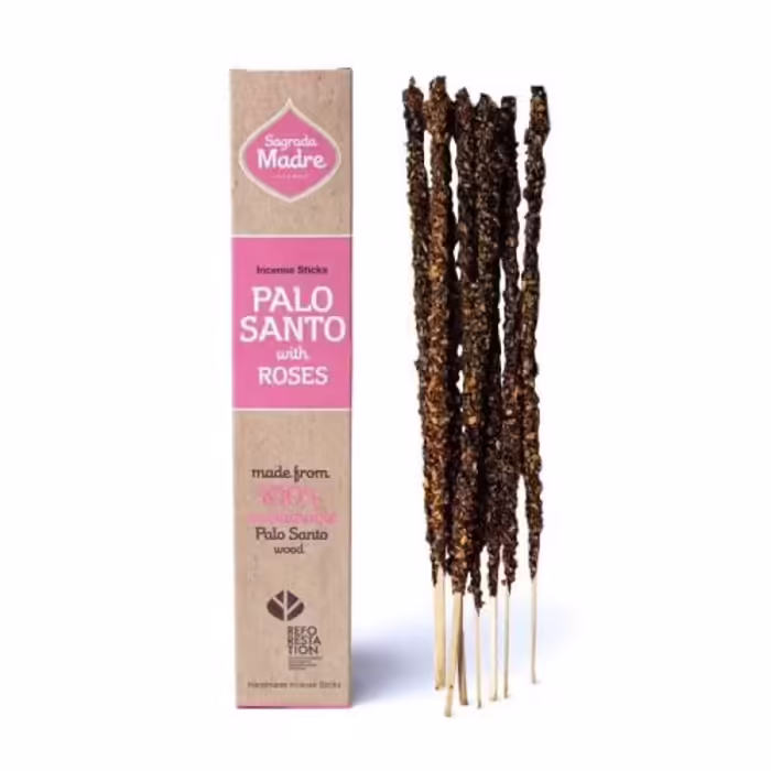 Sagrada Madre Palo Santo füstölők -   Sagrada Madre - Palo Santo with Roses - Palo Santo és Rózsa Füstölőpálca  A Sagrada Madre Palo Santo t&ouml;mj&eacute;n 100%-ban egyed&uuml;l&aacute;